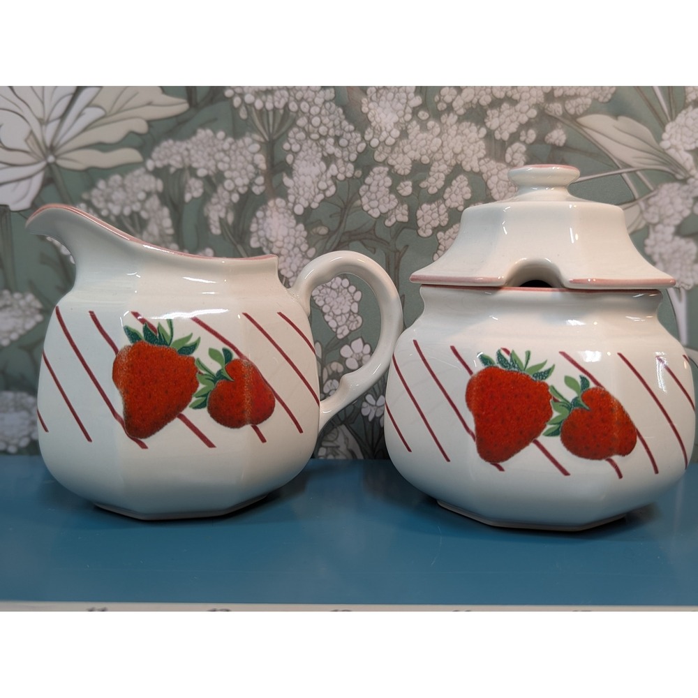 Mikasa Fresh Fruit Strawberries Creamer Sugar Bowl Set DP 002 Japan Vintage